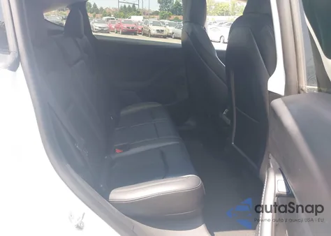 2022 Tesla Model Y Long Range Dual Motor All-Wheel Drive z USA, uszkodzony, nr VIN 7SAYGDEE2NF385597